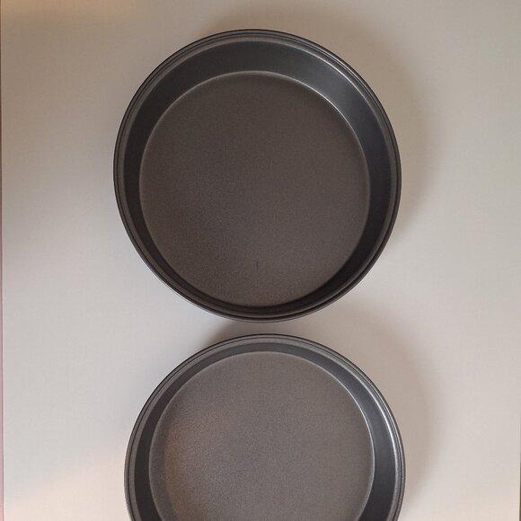 2 x 8 Inch Cake Pans - Picture 2 of 7